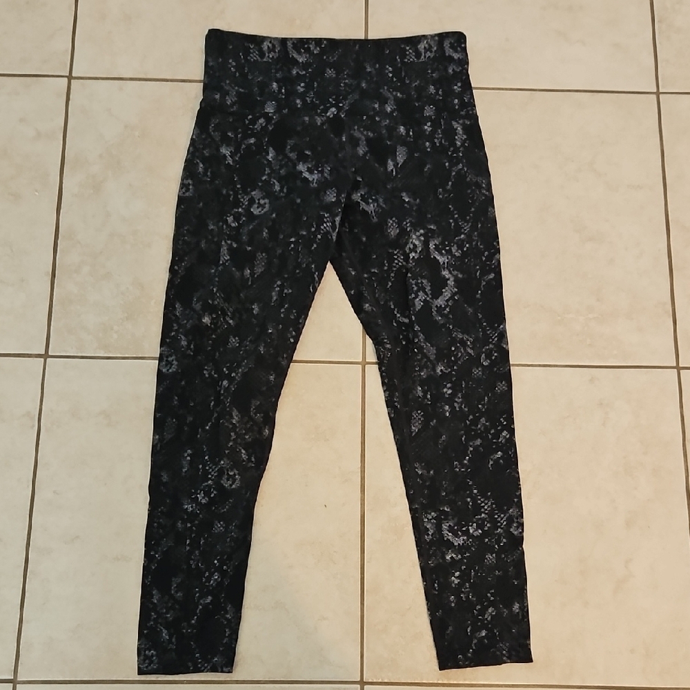 Black and Gray Patterned Leggings